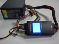 正常に通電されると本体の液晶パネルが青く光り準備状態になります。