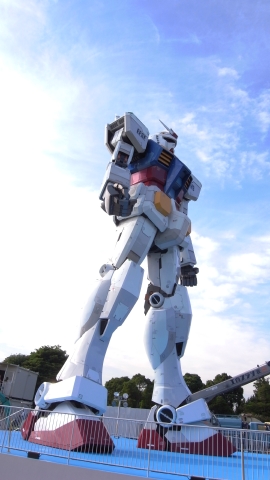■Gundam Stand on the EARTH. お台場に経っていたガンダム RX-78-2 本物と同じ大きさ。 でかい・・。かっこいい!! やっぱり男の子の憧れだよ、これ
