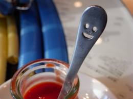 ■ニコスプーンって言うんだって 見てるこっちもニコニコになっちゃう! もしかして、魔法のスプーンかも?