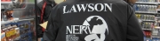 スタッフさんのジャンパーにも「NERV（ネルフ）」ロゴが・・！