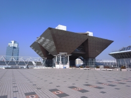 ■東京ビックサイト 幾何学的な建造物としては有名。 大きく都会的なオブジェとしても美しい。